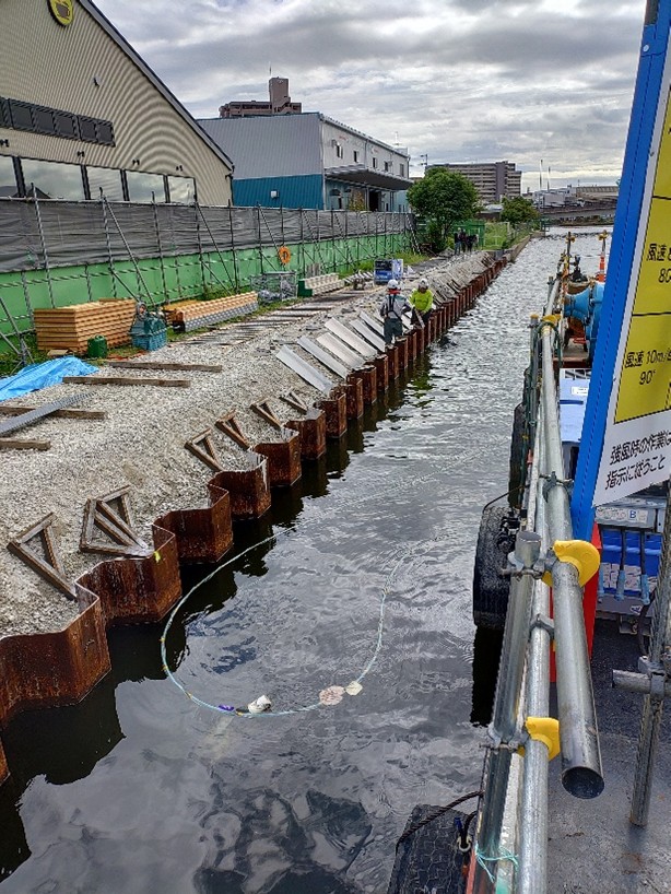 護岸補修工事の様子