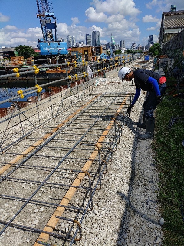 護岸補修工事の様子