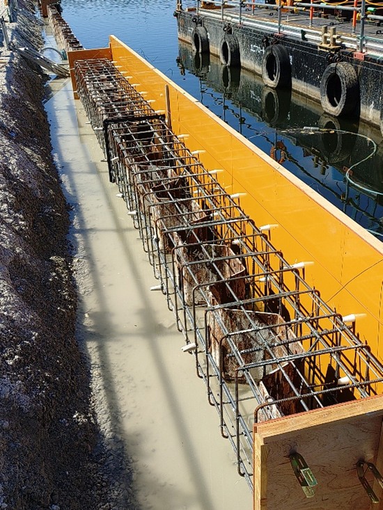 護岸補修工事の様子